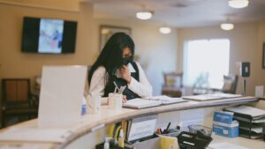 Más que un simple trabajo de recepcionista